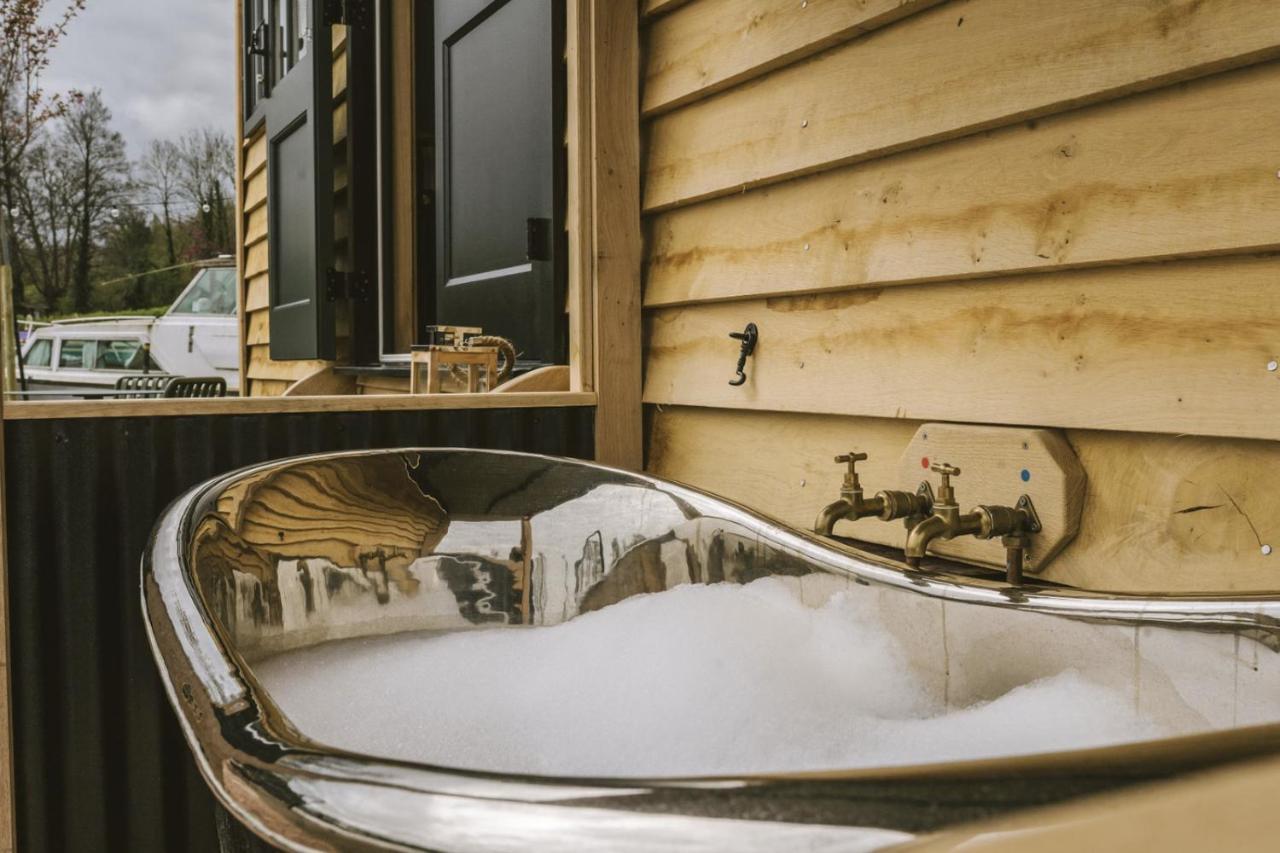 Island Hut - Outdoor Bath Tub, Firepit And Water Equipment Saltford Exterior foto